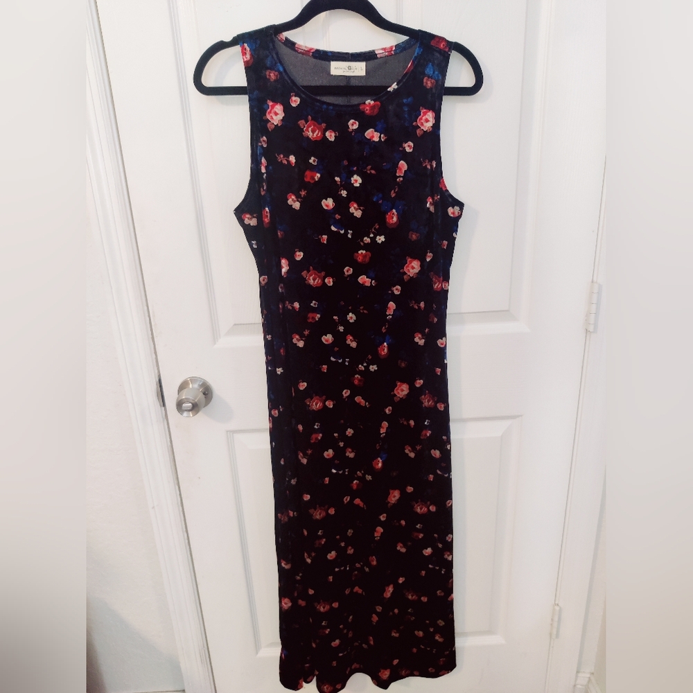 Floral Sleeveless Velvet Dress - Black and Red